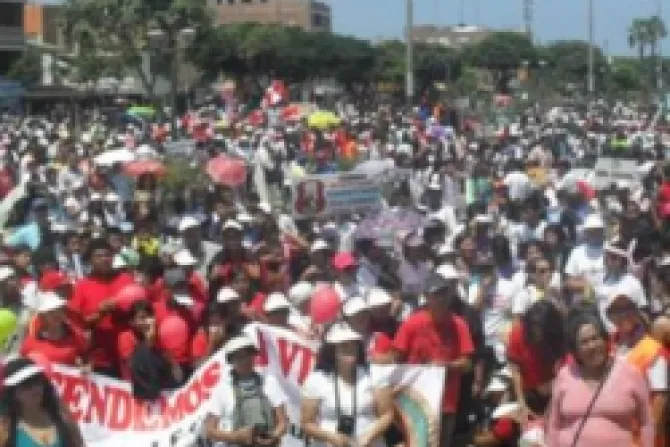 Más de 36 mil personas participan de Marcha Por la Vida en Perú