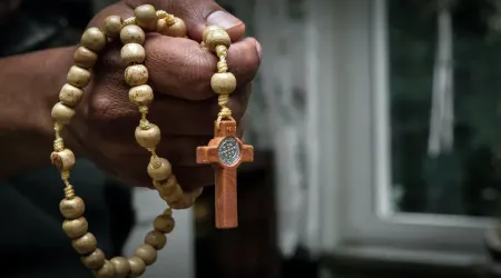 Obispo de Nigeria anima a rezar el rosario para derrotar al yihadismo