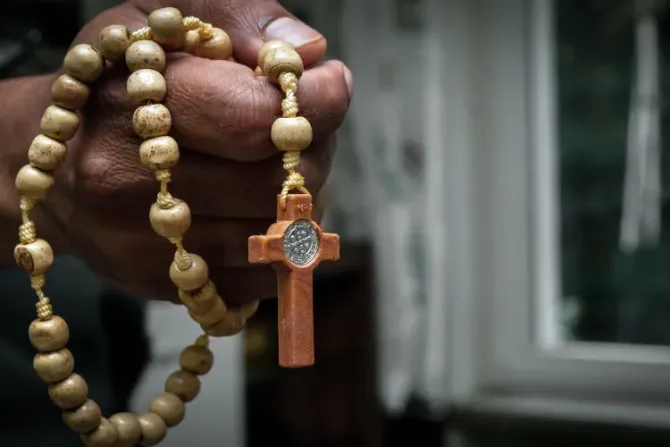 Obispo de Nigeria anima a rezar el rosario para derrotar al yihadismo