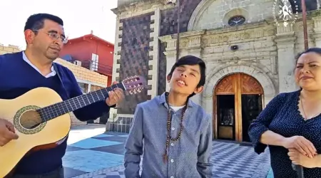Niño ciego que se hizo viral por canto a la Virgen expresa agradecimiento con nueva canción