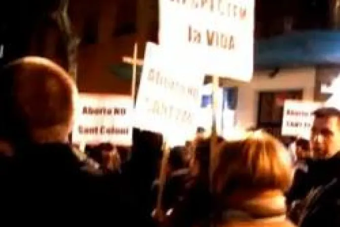Promotores del aborto agreden marcha pacífica pro-vida en Barcelona