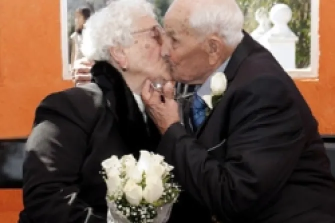 Ancianos esposos celebran 75 años de matrimonio amándose "como el primer día"