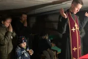 Sacerdotes celebran Misa en refugios antibombas en Ucrania