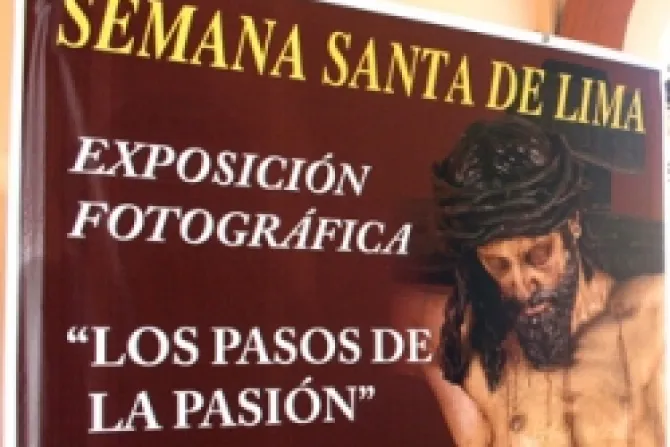 Exposición fotográfica y rezo del Rosario por Semana Santa en Lima