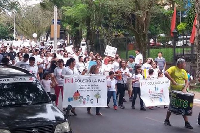 Cientos de familias celebran su día con gran festival en Paraguay [FOTOS]