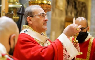 Patriarca Latino de Jerusalu00e9n celebra Misa de Domingo de Ramos en Iglesia del Santo Sepulcro. Cru00e9dito: Familia Religiosa del Verbo Encarnado. 