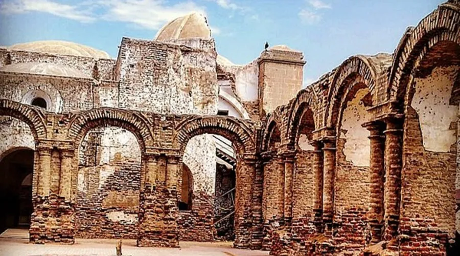 Ruinas del interior del Convento de San Agustín. Crédito: Edson Fuentes Mera - Wikimedia Commmons (CC BY-SA 4.0).