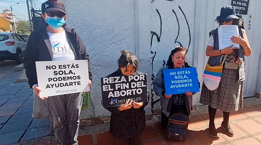 La oración contra el aborto no se detiene: 40 Días por la Vida invita a más vigilias en Colombia