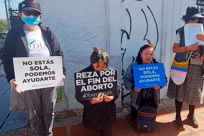 La oración contra el aborto no se detiene: 40 Días por la Vida invita a más vigilias en Colombia