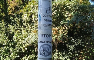 Carteles contra 40 Días por la Vida en Madrid. Crédito: 40 Días por la Vida España.