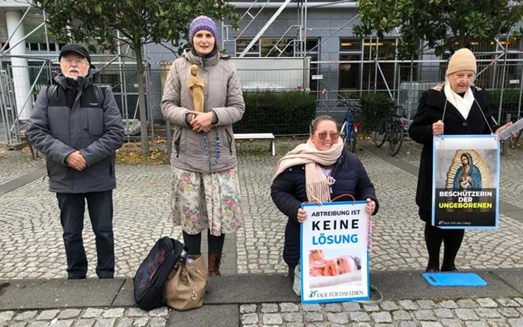 Denuncian ataque contra miembros de 40 Días por la Vida en Alemania, que rezaban por el fin del aborto.?w=200&h=150
