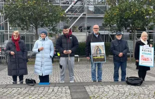Un grupo de 40 Días por la Vida reza en Alemania por el fin del aborto. Crédito: 40 Days for Life Frankfurt