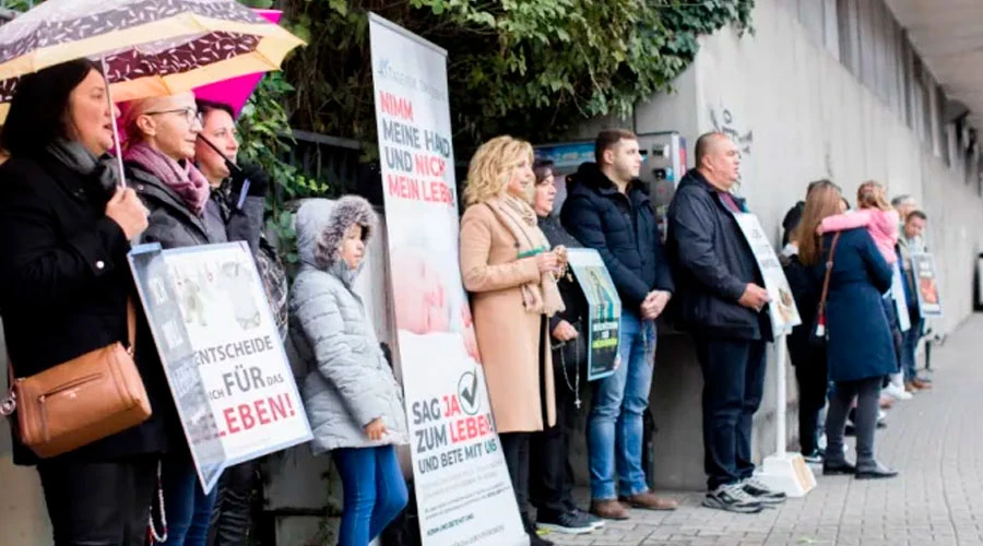 Miembros de 40 Días por la Vida en Pforzheim (Alemania). Crédito: ADF Internacional?w=200&h=150