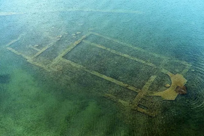 Descubren antigua iglesia sumergida en un lago de Turquía  [FOTOS]