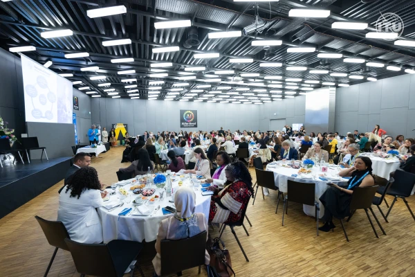 Uno de los encuentros en los que participa el Vaticano. Crédito: ITU/Pierre Albouy (CC BY-NC-SA 4.0)