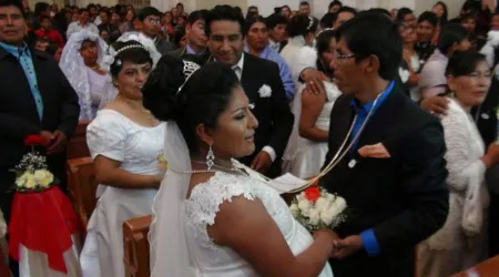 Mes de la Familia: 75 parejas reciben el sacramento del matrimonio en Bolivia [VIDEO]