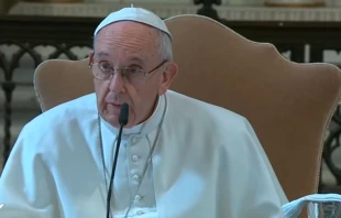 El Papa Francisco en San Juan de Letru00e1n con los sacerdotes. Captura de Youtube 
