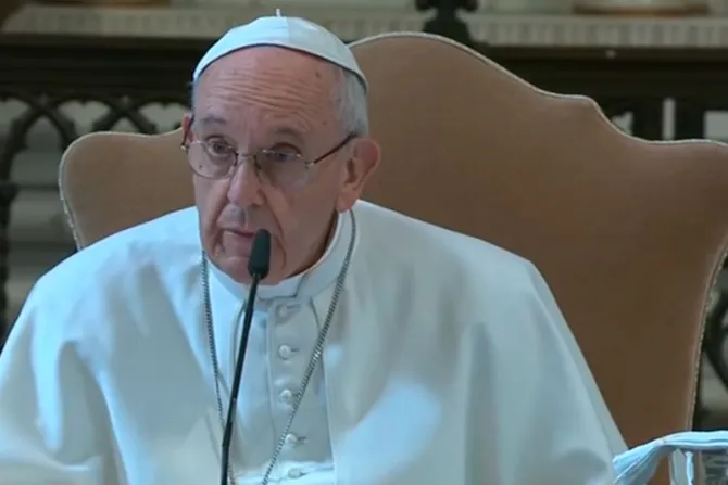 Papa Francisco: Dios permite que el demonio tiente a sacerdotes para que crezcan en la fe