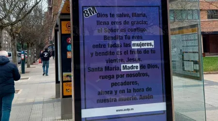 Día de la Mujer: Colocan carteles con el Ave María en 30 ciudades de España