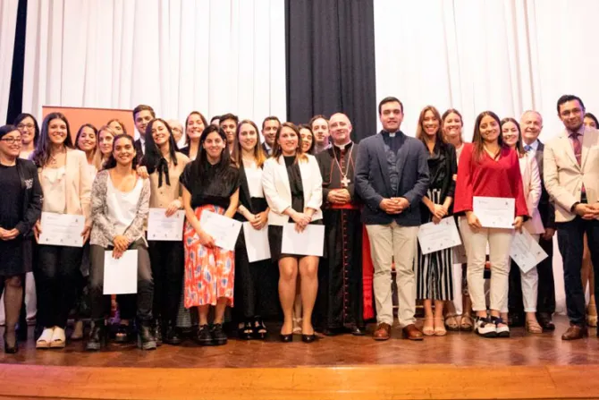 Academia que forma líderes católicos da su primera generación a la Iglesia en Uruguay