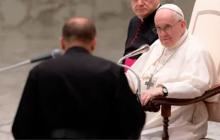 El Papa Francisco durante la audiencia del miércoles. Foto: Daniel Ibáñez / ACI Prensa 
