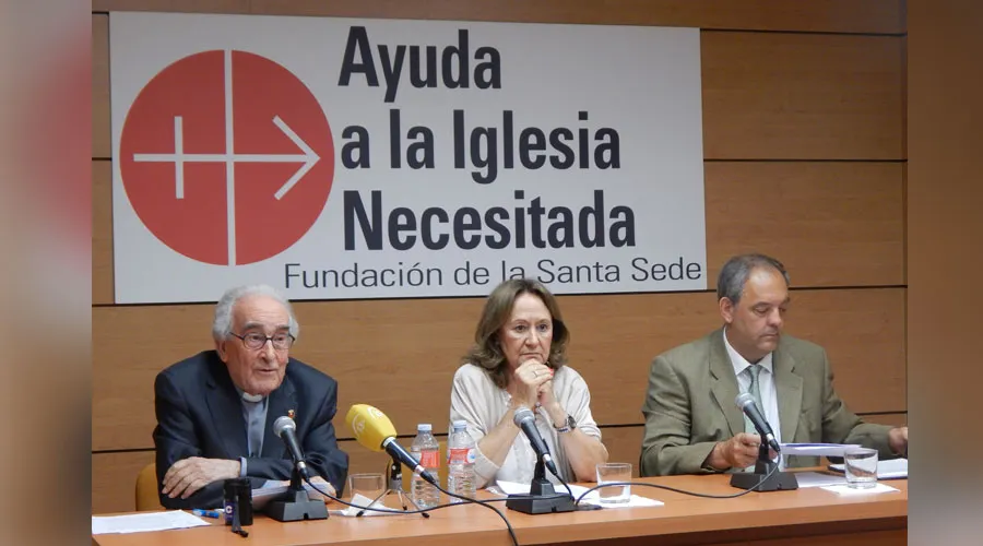 P. Alfonso López Quintás (izq), Pilar Gutiérrez Corada y Javier Menéndez Ros en la presentación del 50 aniversario de AIN en España. Foto: ACI Prensa/Blanca Ruiz?w=200&h=150