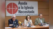 P. Alfonso López Quintás (izq), Pilar Gutiérrez Corada y Javier Menéndez Ros en la presentación del 50 aniversario de AIN en España. Foto: ACI Prensa/Blanca Ruiz