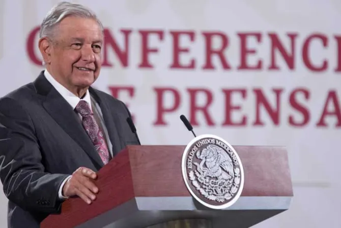 López Obrador critica a obispos por no rechazar el neoliberalismo “como lo hace el Papa”