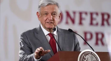 Gobierno de López Obrador retrocede: “Uniforme neutro” será solo para niñas