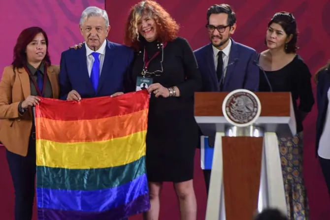 López Obrador crea día nacional contra “la homofobia, lesbofobia, transfobia y bifobia”