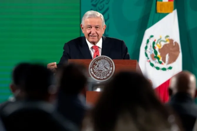 Desde el partido de López Obrador dicen que hay coincidencias con los Mandamientos de Dios