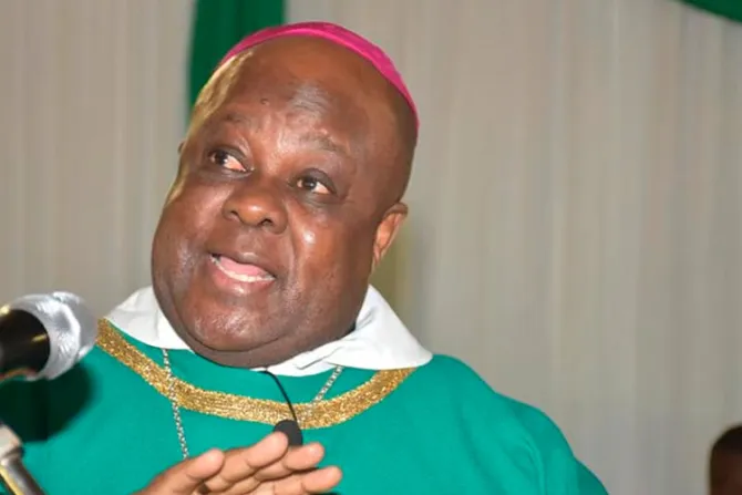 Fallece arzobispo sudafricano internado en cuidados intensivos por COVID-19