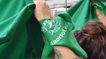 Imagen referencial / Pau00f1uelo verde de promotores del aborto. Cru00e9dito: David Ramos / ACI Prensa.