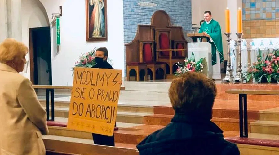 Polonia: Arzobispo rechaza violencia contra iglesias tras fallo contra el aborto
