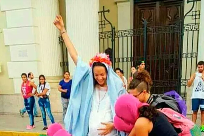 Arzobispo repudia parodia de “aborto” de la Virgen María en manifestación feminista
