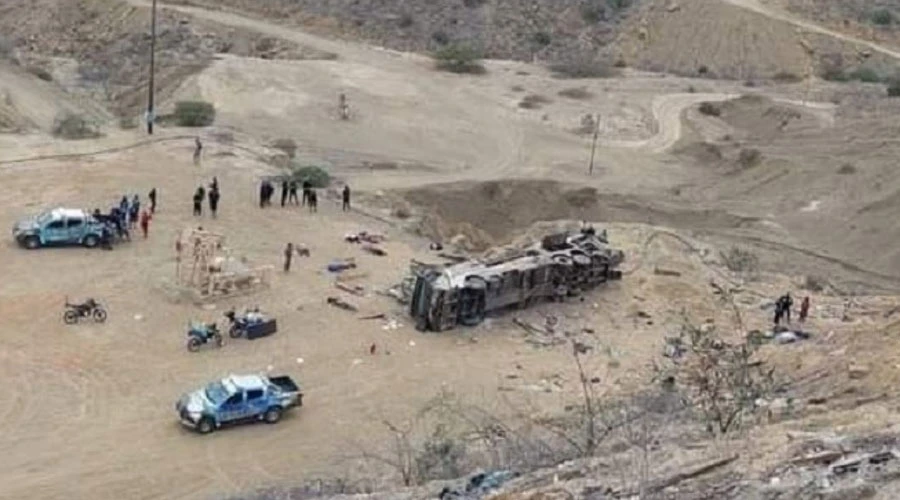 El bus accidentado en el norte del Perú. Crédito: Twitter Agencia ANDINA?w=200&h=150