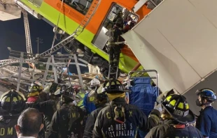 Cuerpos de emergencias en el lugar del accidente del Metro de Ciudad de Mu00e9xico. Cru00e9dito: Twitter /Secretaru00eda General de Gestiu00f3n Integral de Riesgos y Protecciu00f3n Civil de Ciudad de Mu00e9xico. 