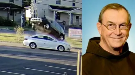 Un “milagro” queda grabado en video: Sacerdote sale ileso de dramático accidente de auto