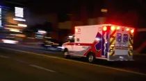 Imagen referencial de ambulancia que avanza por el tráfico. Crédito: Shutterstock