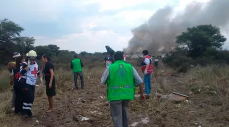 Avión de pasajeros se estrella en México, Arquidiócesis pide oraciones