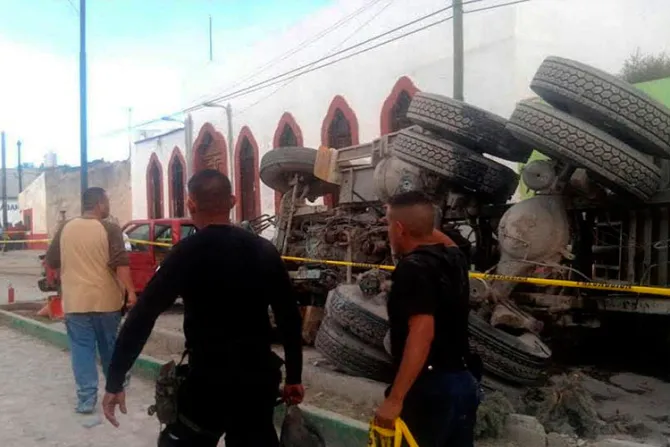 México: Un camión mata a 27 peregrinos que participaban en una procesión