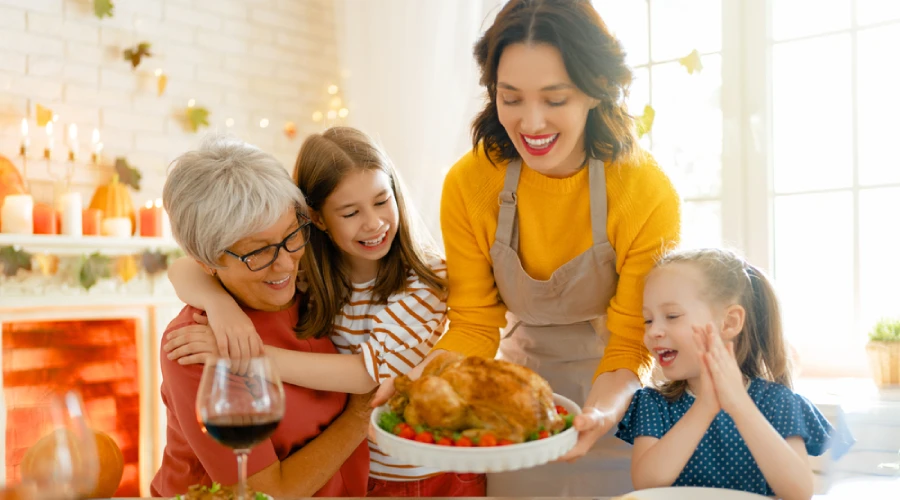 Imagen referencial de cena de Acción de Gracias. Crédito: Shutterstock?w=200&h=150