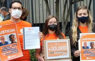 Entrega de mu00e1s de 33 mil firmas ante la SEGOB y la Fiscalu00eda General de la Repu00fablica. Cru00e9dito: Actu00edvate. 