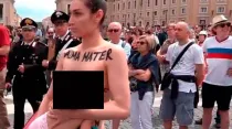 Activista de Femen ingreso a la Plaza de San Pedro - Foto: Femen.org
