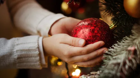 ¿Aún con adornos de Navidad en casa? Reza esta oración para guardarlos en clave de fe