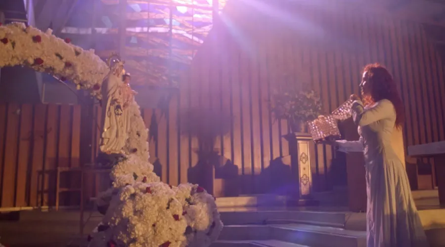 Captura de videoclip de “Gracias María”. Crédito: Adri Duque.