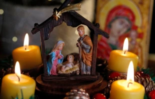 Imagen referencial de nacimiento y corona de Adviento. Cru00e9dito: Shutterstock 