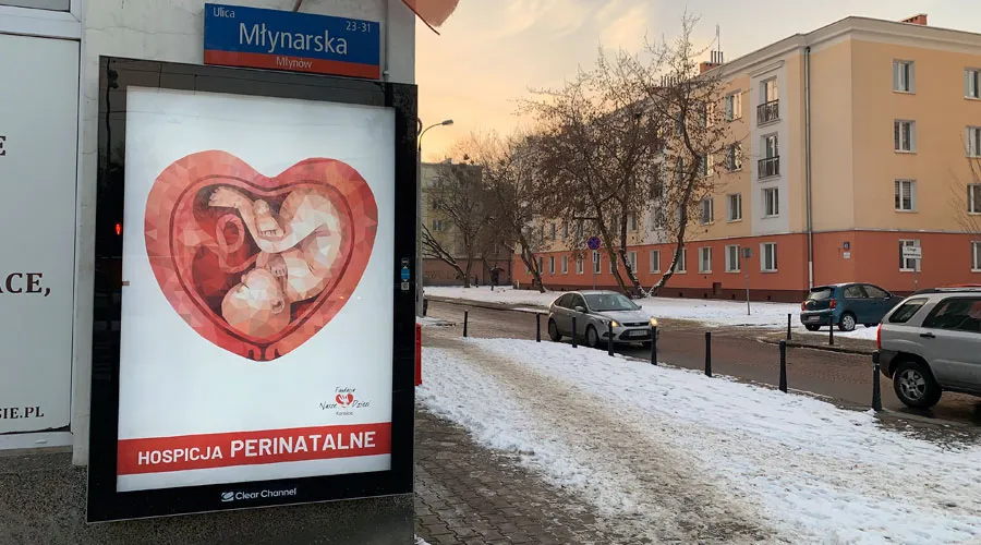 Uno de los afiches provida colocados en las calles de Polonia. Crédito: oficina de prensa del episcopado polaco