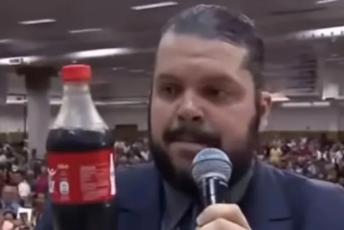 Pastor evangélico pide perdón a católicos por comparar a la Virgen con Coca-Cola