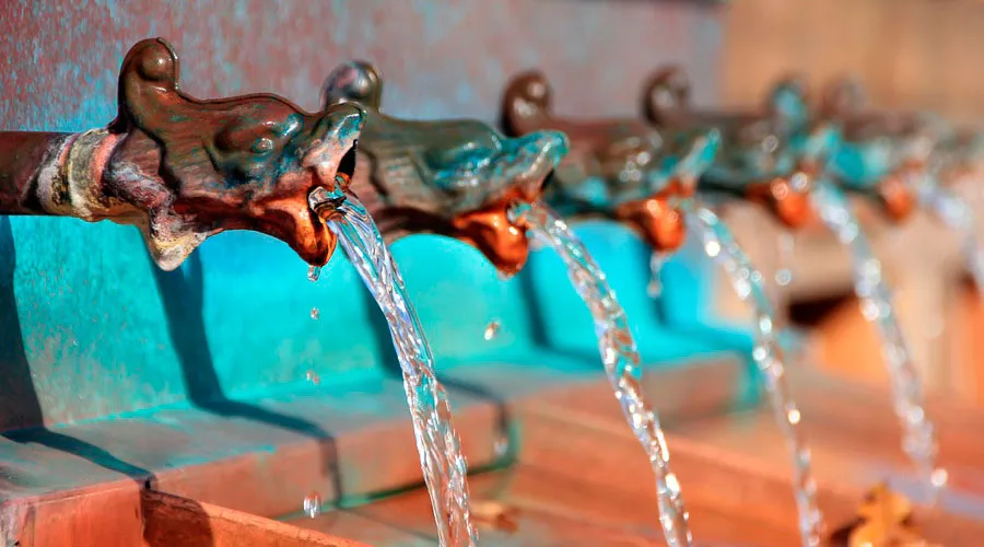 El agua potable es un bien escaso que debería ser accesible a todos. Foto: Pixabay